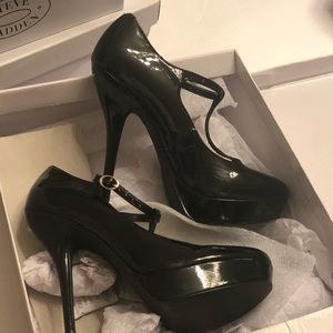Steve Madden black pump